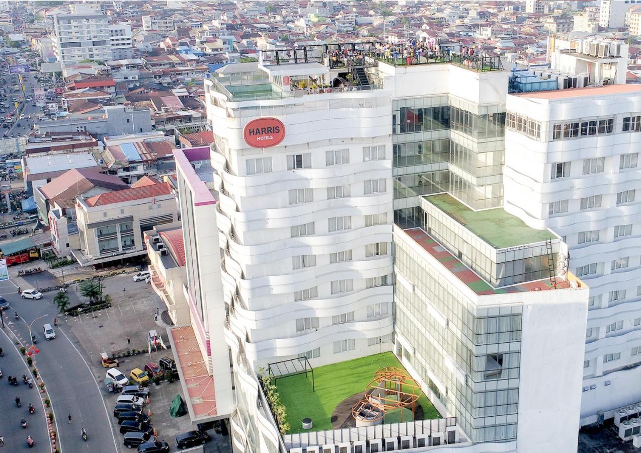 HARRIS Hotel Pontianak Buitenkant foto