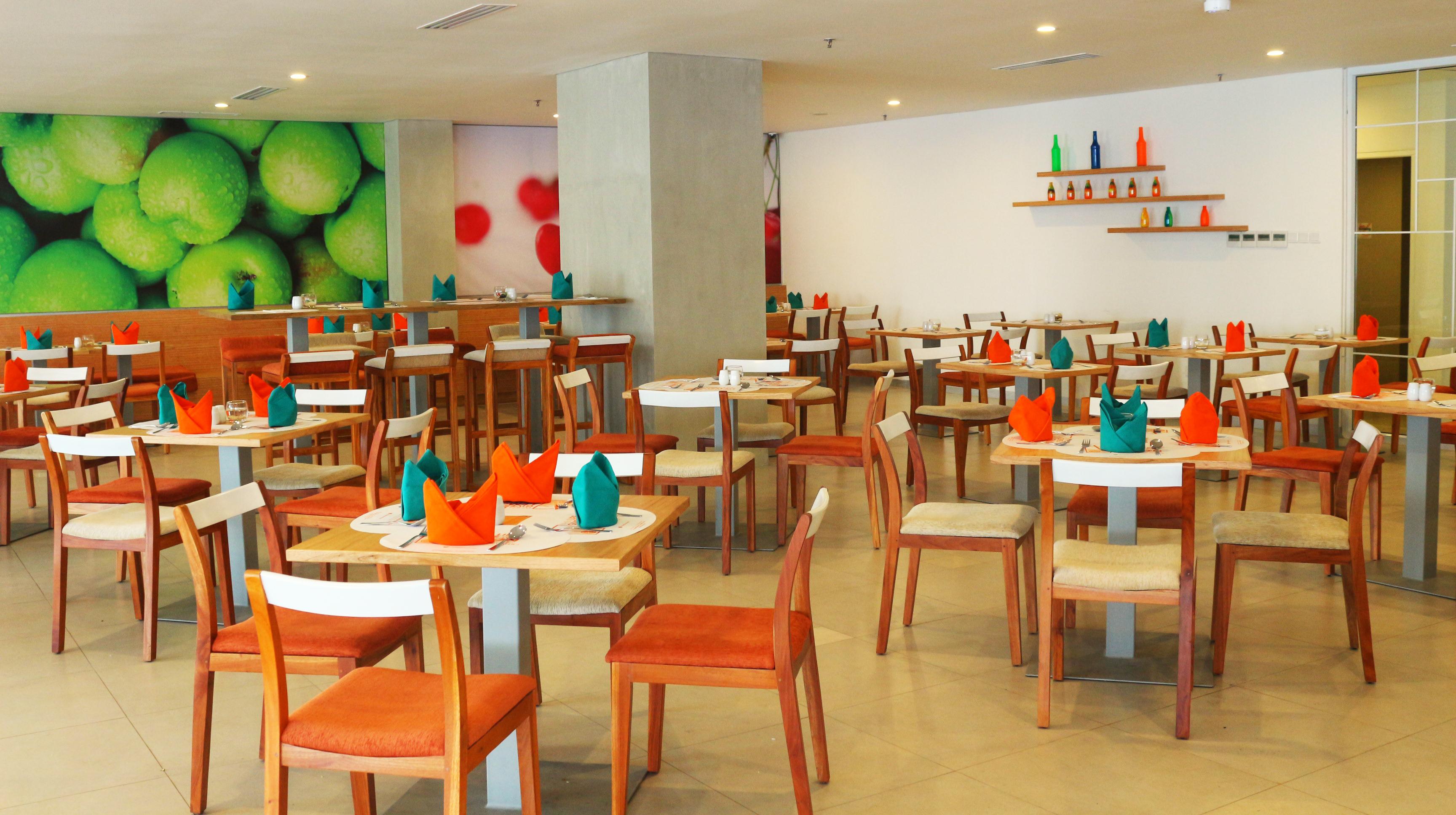 HARRIS Hotel Pontianak Buitenkant foto