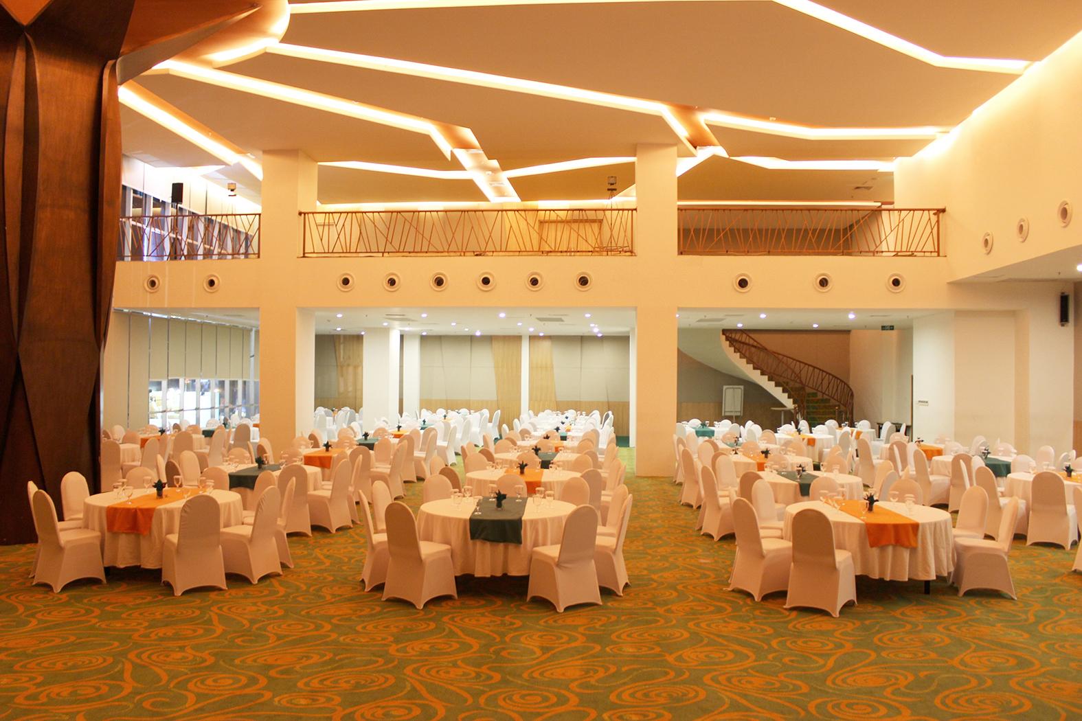 HARRIS Hotel Pontianak Buitenkant foto