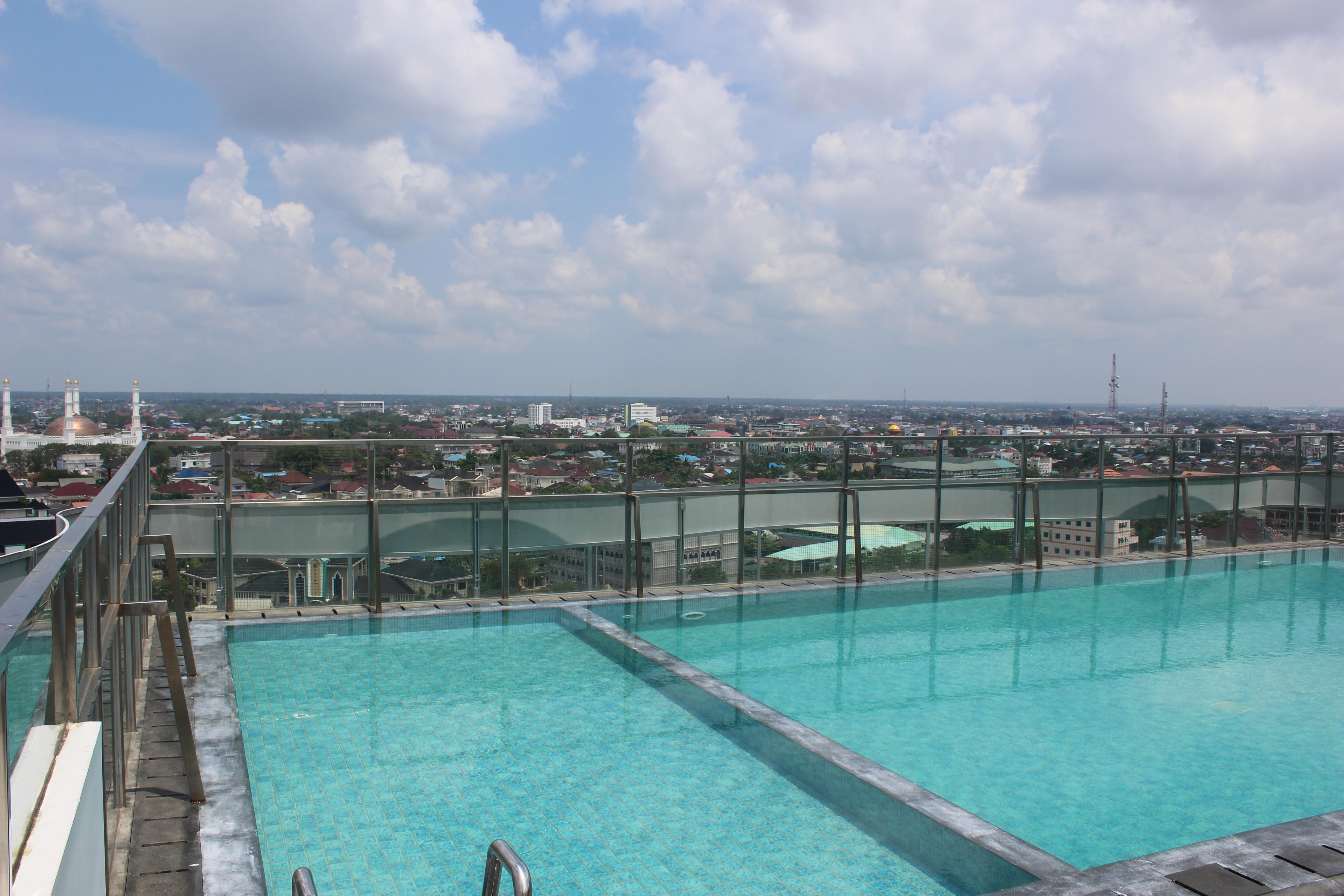 HARRIS Hotel Pontianak Buitenkant foto