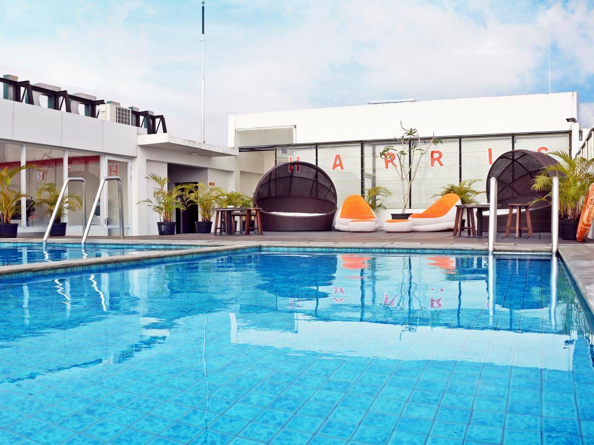 HARRIS Hotel Pontianak Buitenkant foto