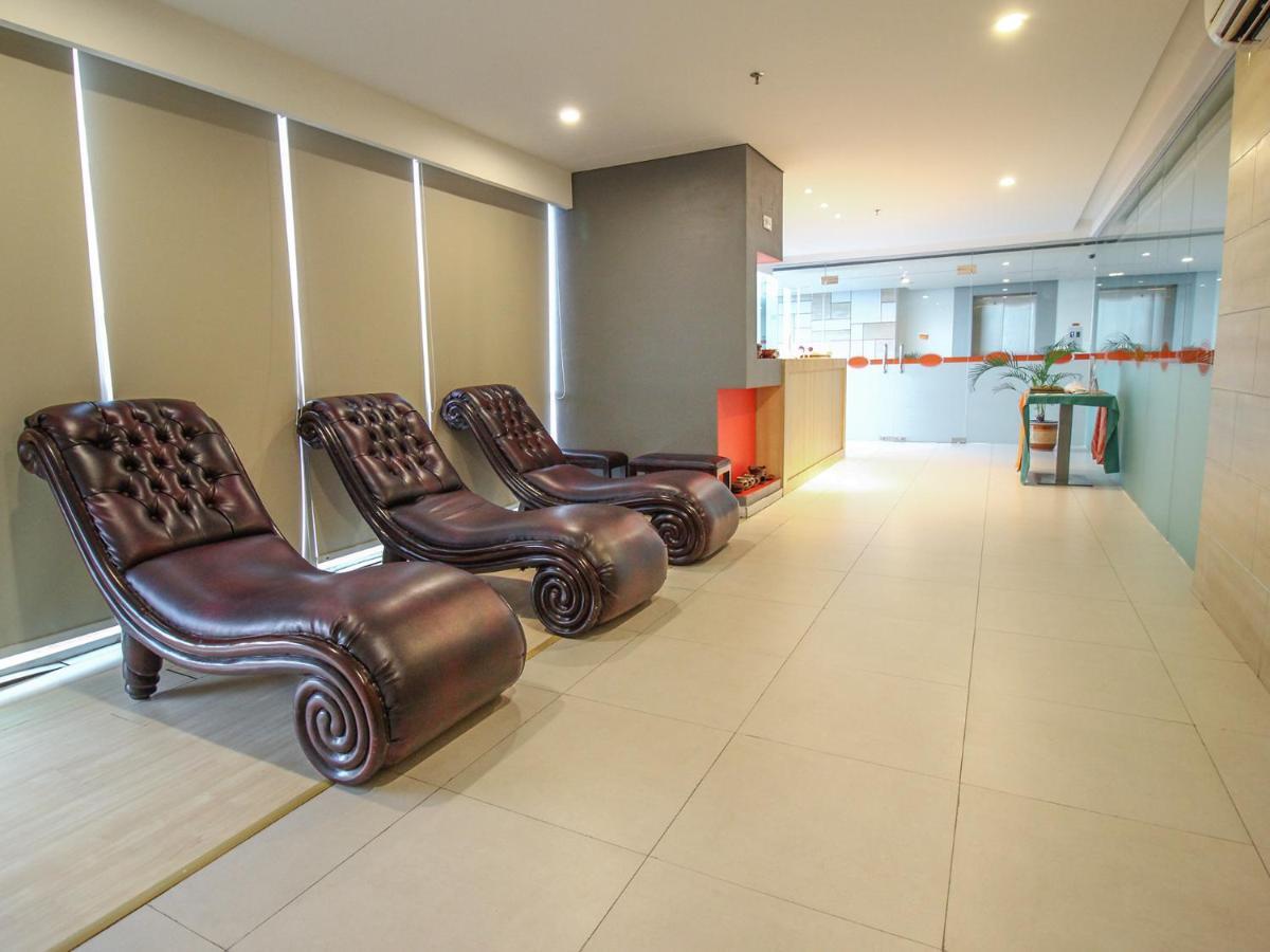 HARRIS Hotel Pontianak Buitenkant foto