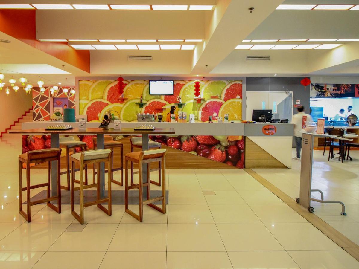 HARRIS Hotel Pontianak Buitenkant foto